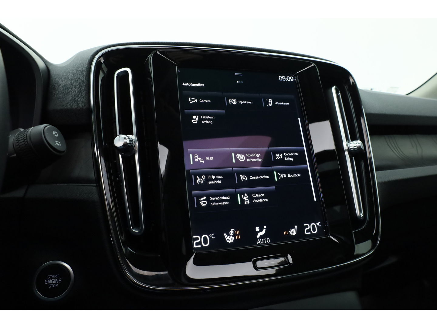 Volvo XC40 1.5 T5 Plug-in hybrid Ultimate Dark | SOH 95.6% | Pano | Adapt. Cruise | Stoel- stuurverw. | Harman Kardon | Keyless | Leder