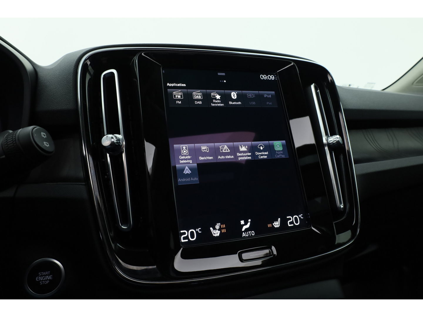 Volvo XC40 1.5 T5 Plug-in hybrid Ultimate Dark | SOH 95.6% | Pano | Adapt. Cruise | Stoel- stuurverw. | Harman Kardon | Keyless | Leder