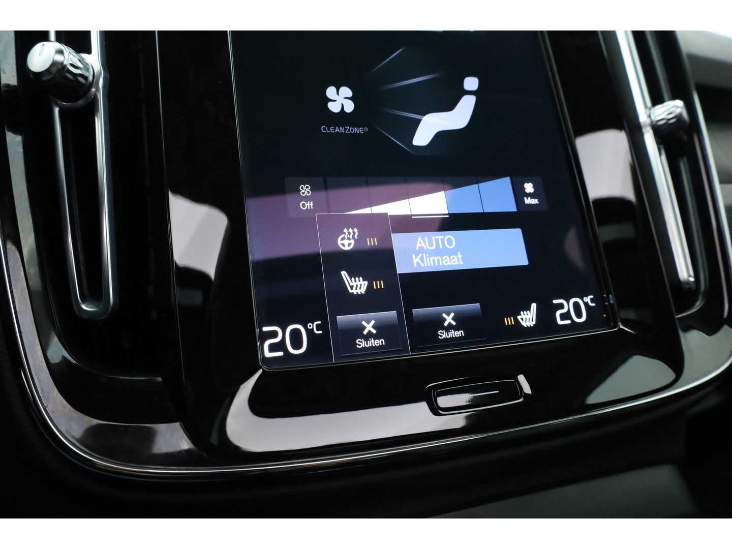 Volvo XC40 1.5 T5 Plug-in hybrid Ultimate Dark | SOH 95.6% | Pano | Adapt. Cruise | Stoel- stuurverw. | Harman Kardon | Keyless | Leder