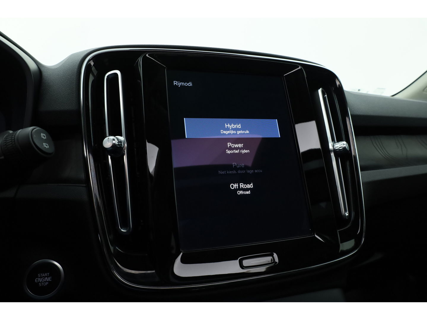 Volvo XC40 1.5 T5 Plug-in hybrid Ultimate Dark | SOH 95.6% | Pano | Adapt. Cruise | Stoel- stuurverw. | Harman Kardon | Keyless | Leder