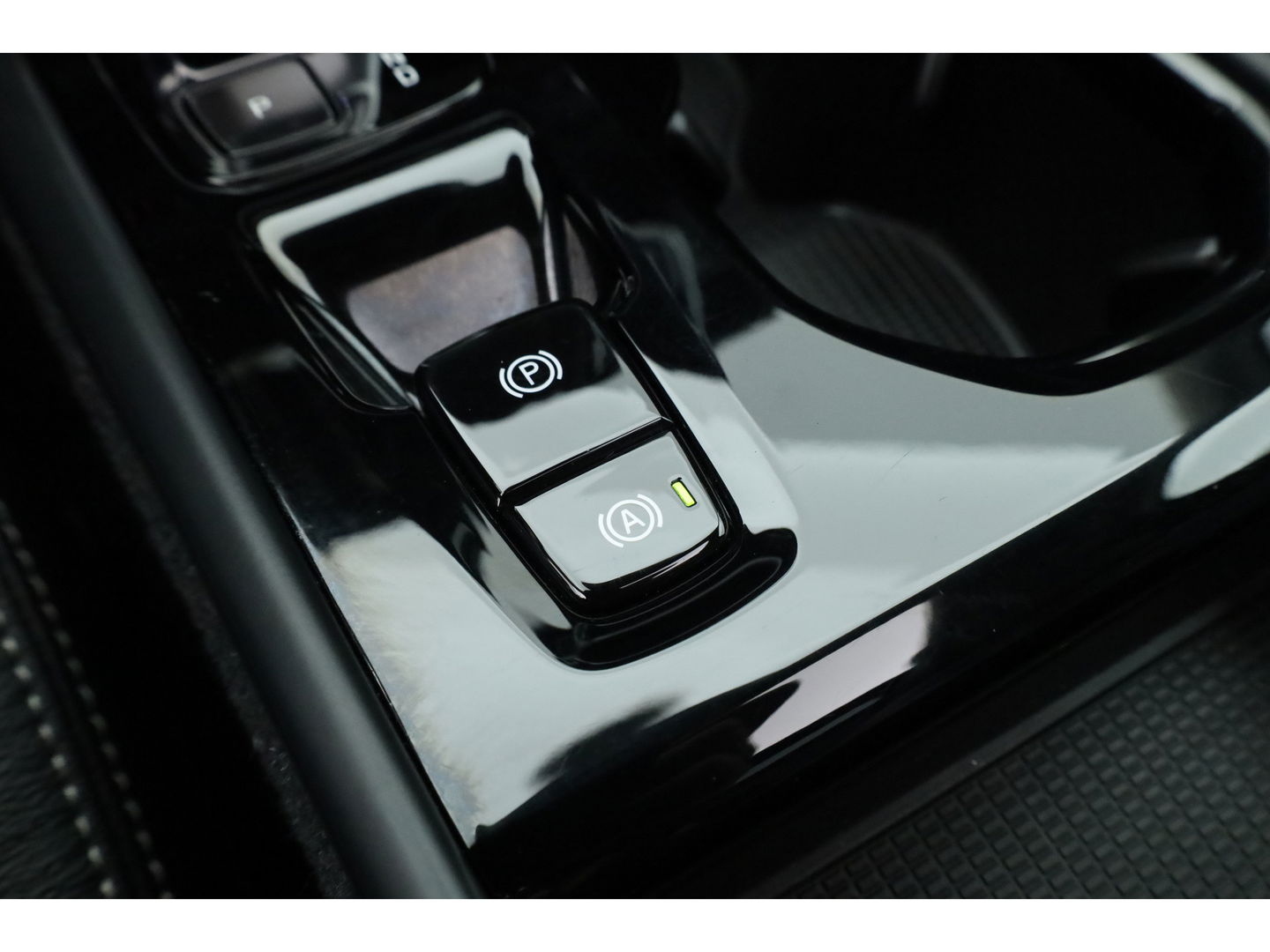 Volvo XC40 1.5 T5 Plug-in hybrid Ultimate Dark | SOH 95.6% | Pano | Adapt. Cruise | Stoel- stuurverw. | Harman Kardon | Keyless | Leder