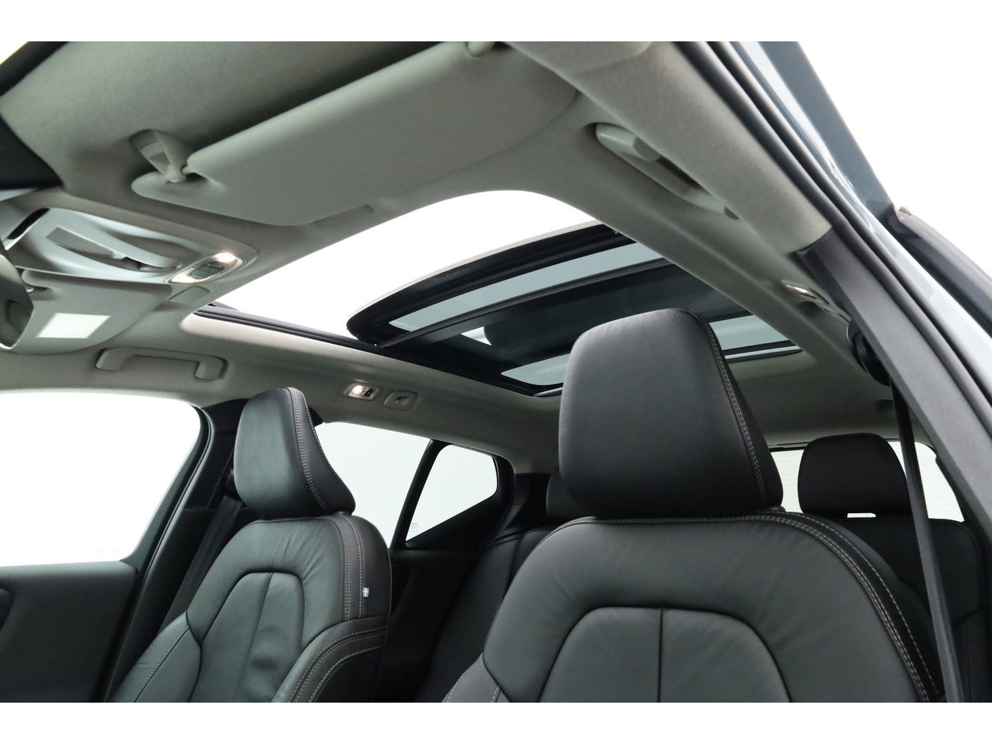 Volvo XC40 1.5 T5 Plug-in hybrid Ultimate Dark | SOH 95.6% | Pano | Adapt. Cruise | Stoel- stuurverw. | Harman Kardon | Keyless | Leder