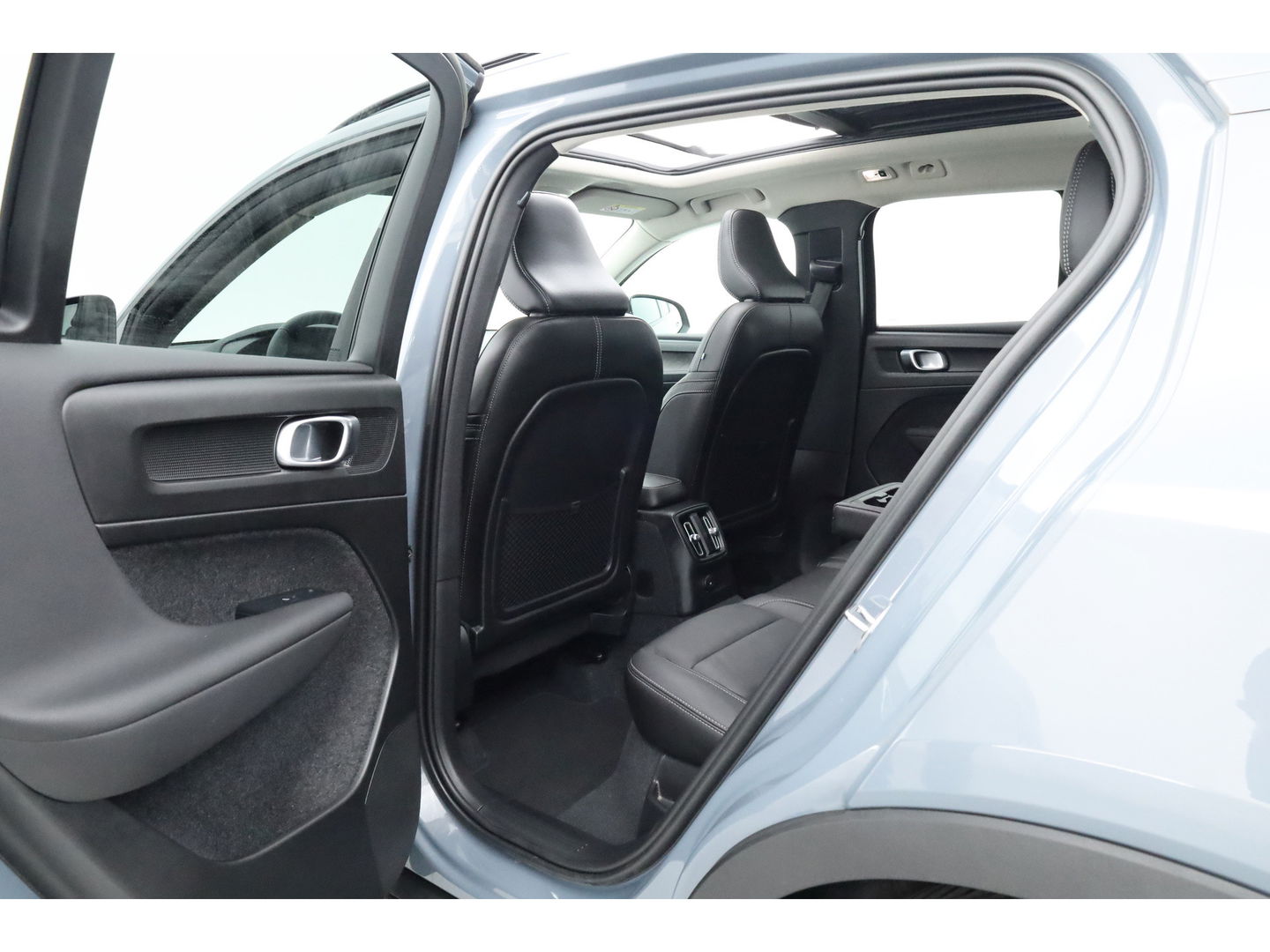 Volvo XC40 1.5 T5 Plug-in hybrid Ultimate Dark | SOH 95.6% | Pano | Adapt. Cruise | Stoel- stuurverw. | Harman Kardon | Keyless | Leder