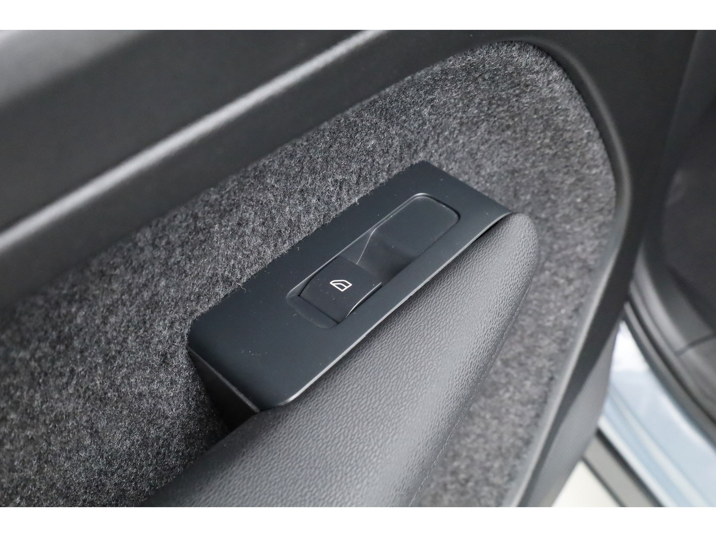 Volvo XC40 1.5 T5 Plug-in hybrid Ultimate Dark | SOH 95.6% | Pano | Adapt. Cruise | Stoel- stuurverw. | Harman Kardon | Keyless | Leder