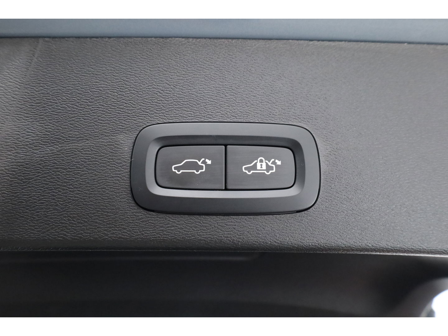 Volvo XC40 1.5 T5 Plug-in hybrid Ultimate Dark | SOH 95.6% | Pano | Adapt. Cruise | Stoel- stuurverw. | Harman Kardon | Keyless | Leder