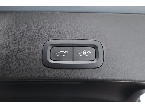 Volvo XC40 1.5 T5 Plug-in hybrid Ultimate Dark | SOH 95.6% | Pano | Adapt. Cruise | Stoel- stuurverw. | Harman Kardon | Keyless | Leder