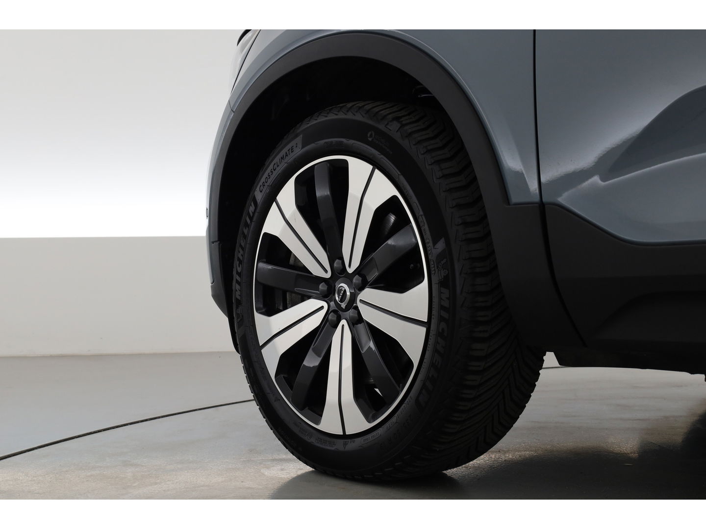 Volvo XC40 1.5 T5 Plug-in hybrid Ultimate Dark | SOH 95.6% | Pano | Adapt. Cruise | Stoel- stuurverw. | Harman Kardon | Keyless | Leder