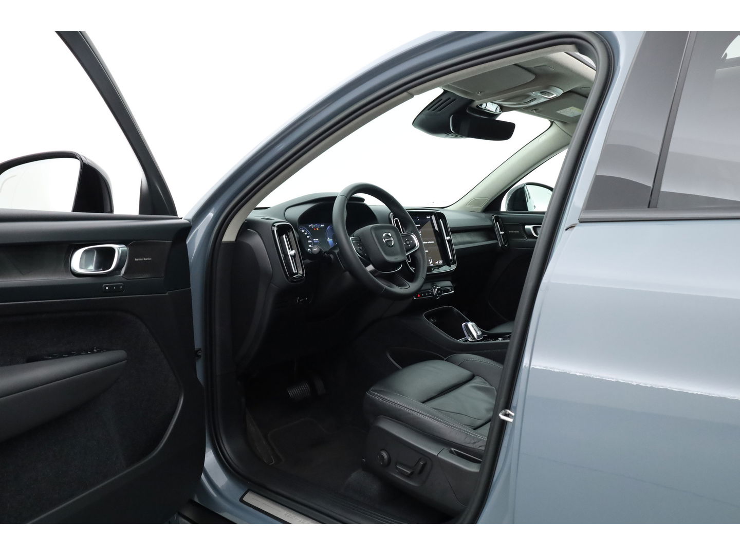 Volvo XC40 1.5 T5 Plug-in hybrid Ultimate Dark | SOH 95.6% | Pano | Adapt. Cruise | Stoel- stuurverw. | Harman Kardon | Keyless | Leder