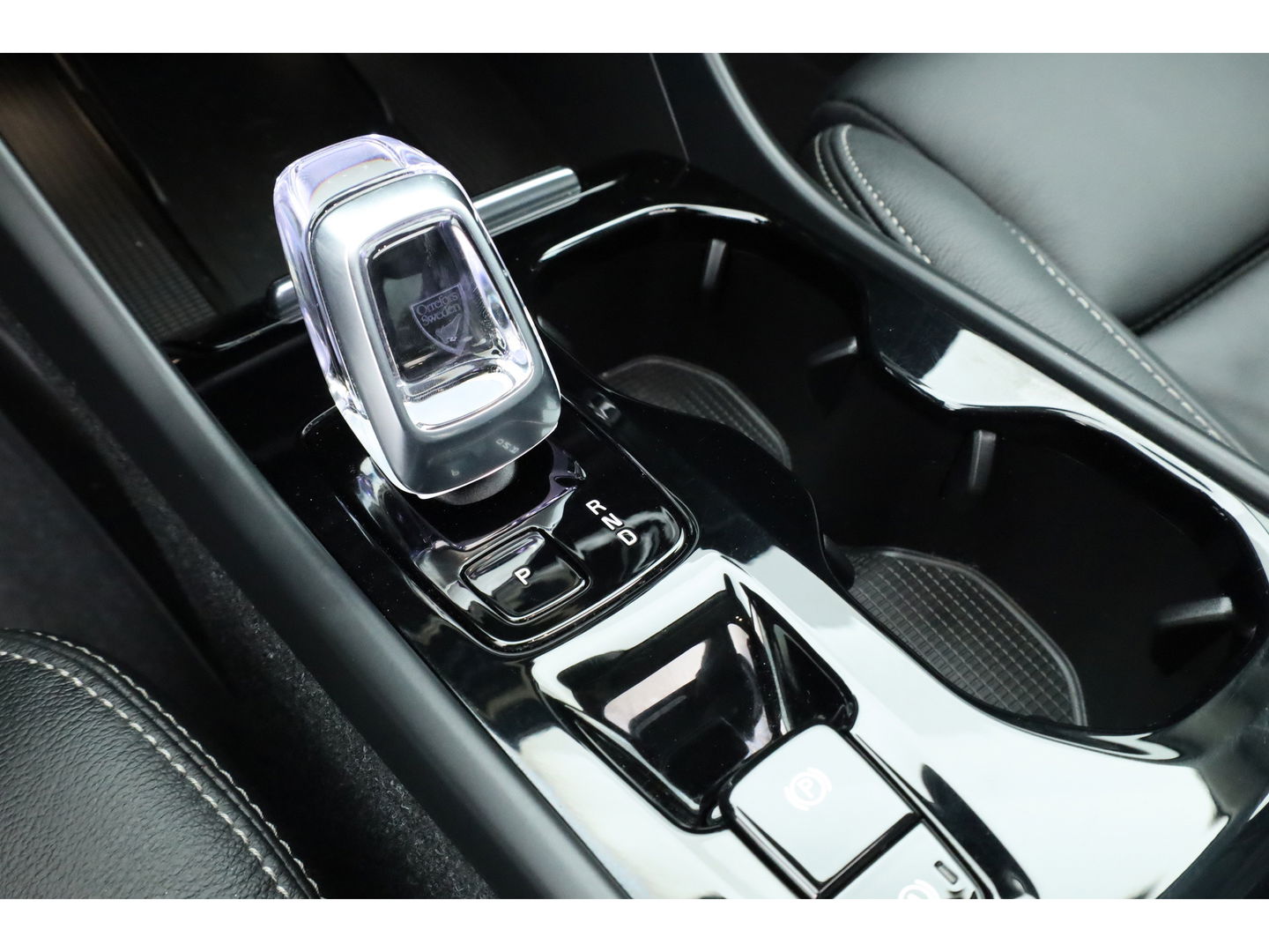 Volvo XC40 1.5 T5 Plug-in hybrid Ultimate Dark | SOH 95.6% | Pano | Adapt. Cruise | Stoel- stuurverw. | Harman Kardon | Keyless | Leder