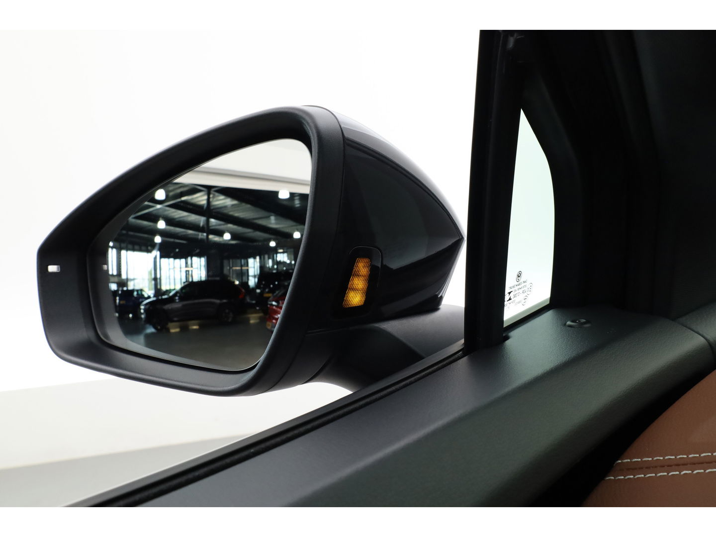 Volkswagen ID.4 Pro 77 kWh | SOH 95.5% | Pano | IQ. Light | Adapt. Cruise | Stoel- Stuurverw. | Keyless | Memory | Massage | HUD