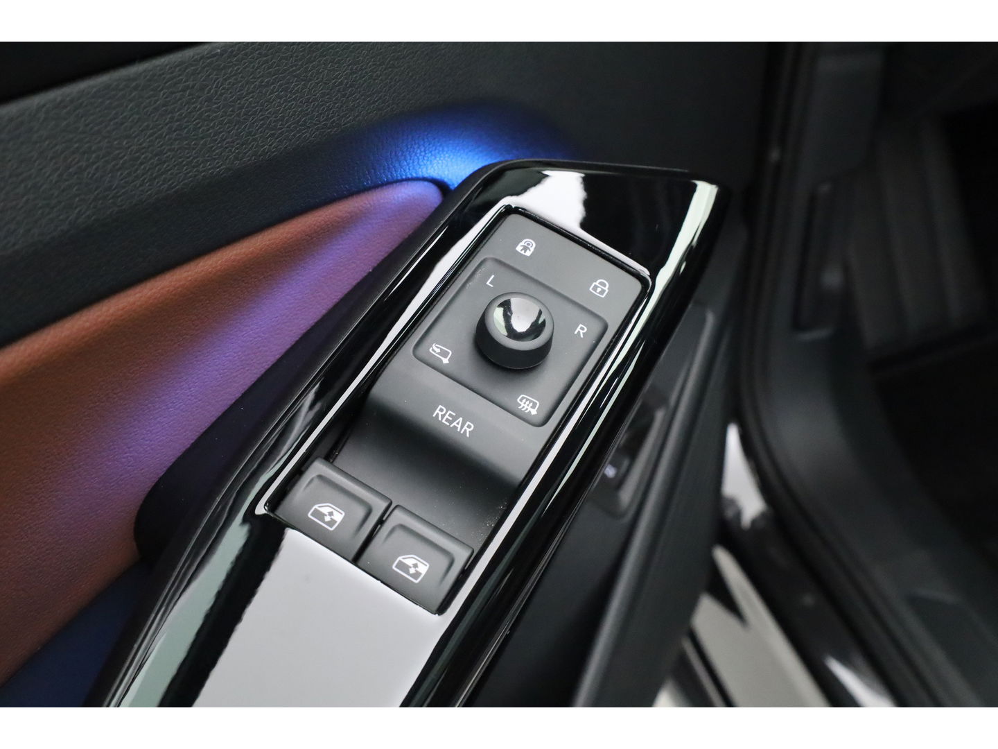 Volkswagen ID.4 Pro 77 kWh | SOH 95.5% | Pano | IQ. Light | Adapt. Cruise | Stoel- Stuurverw. | Keyless | Memory | Massage | HUD