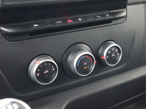 Renault Master 2.3 dCi 136pk Euro 6 L1H1 Imperiaal - Trekhaak - Camera - Navi