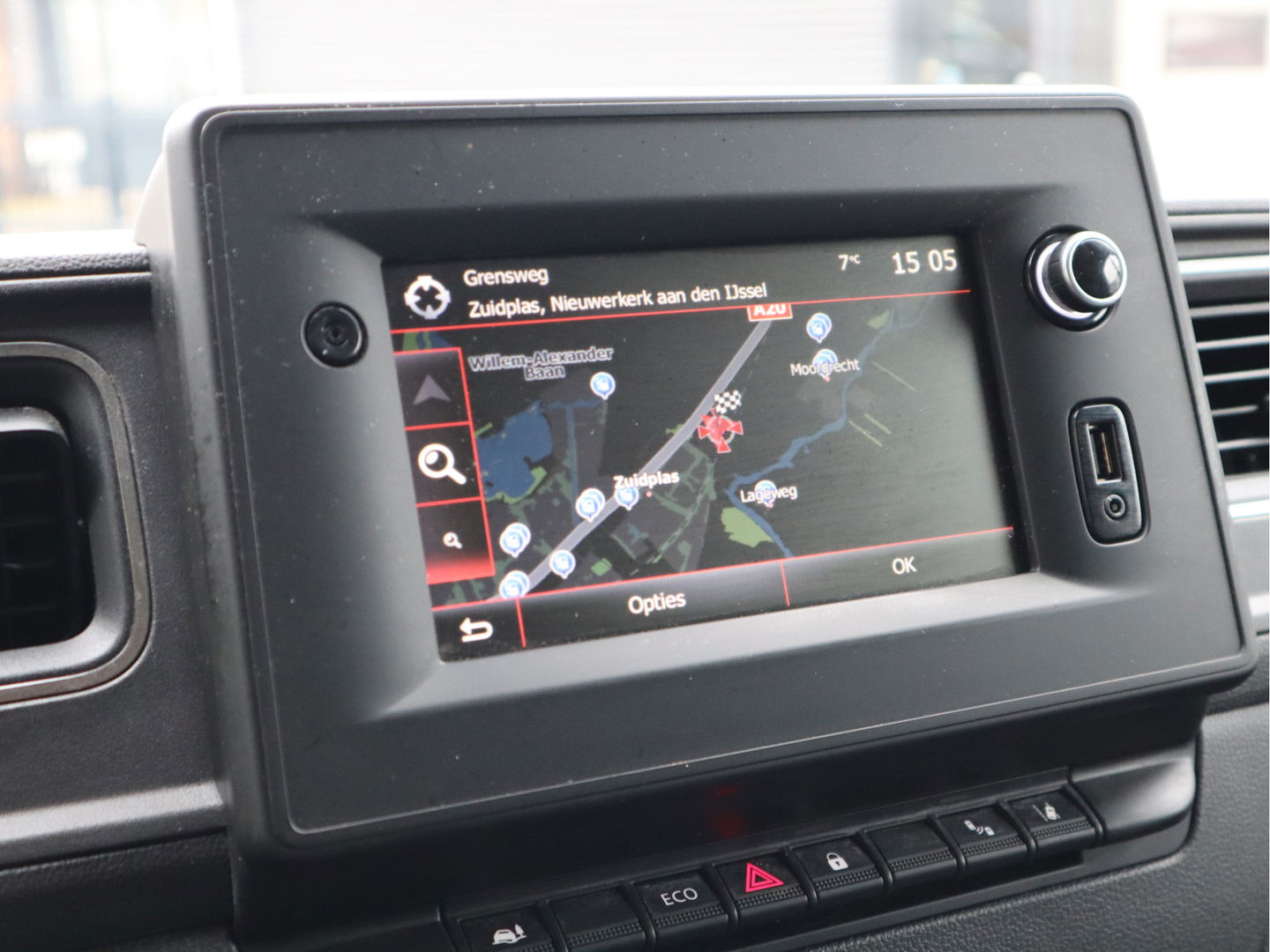 Renault Master 2.3 dCi 136pk Euro 6 L1H1 Imperiaal - Trekhaak - Camera - Navi