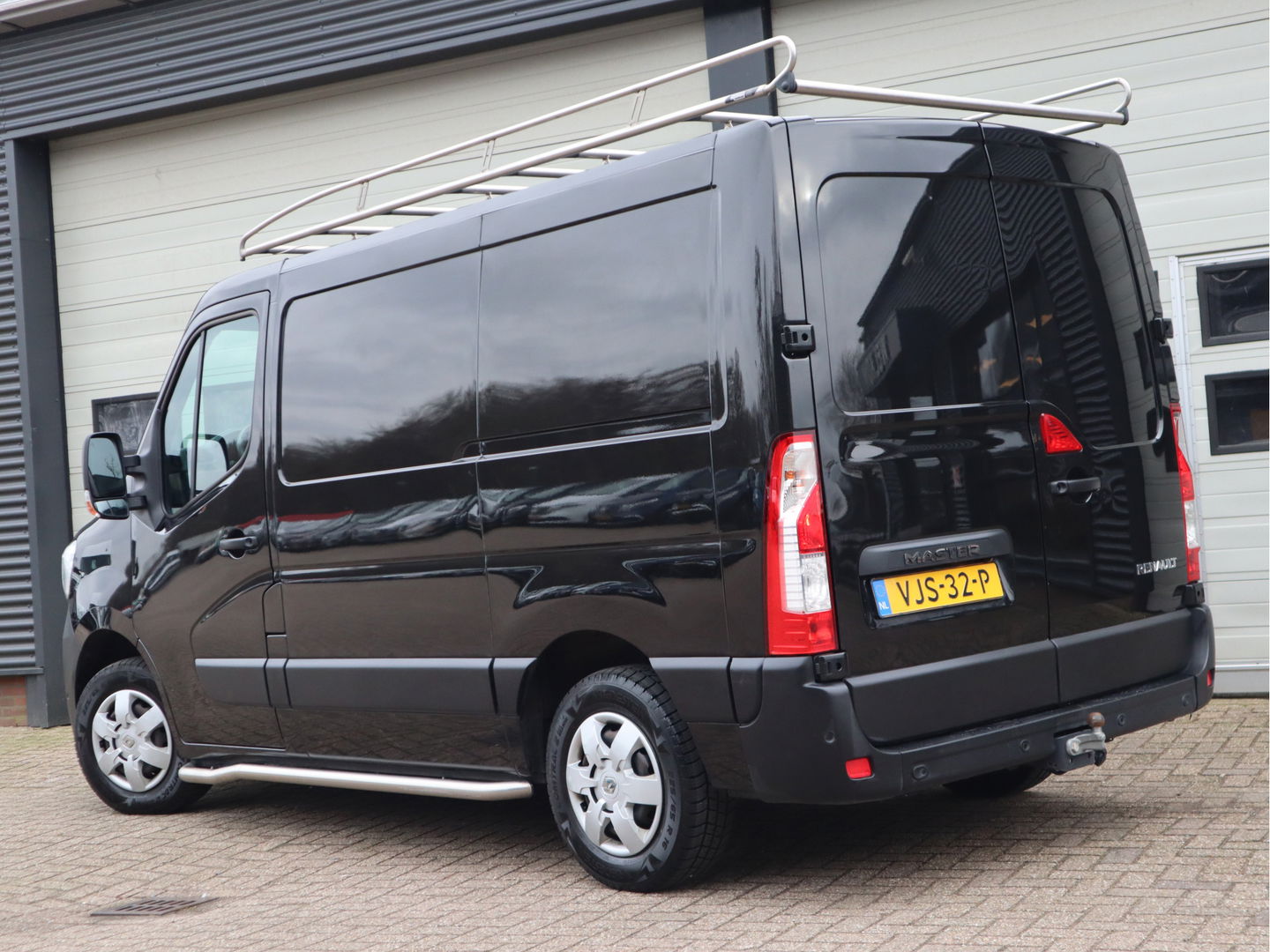 Renault Master 2.3 dCi 136pk Euro 6 L1H1 Imperiaal - Trekhaak - Camera - Navi