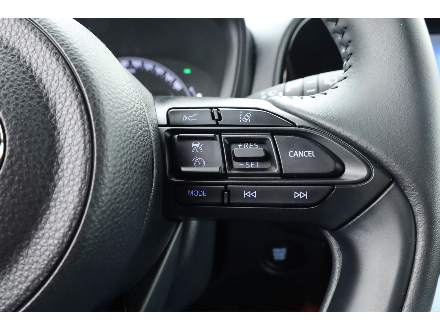 Toyota Aygo X 1.0 VVT-i MT Envy | Adapt. Cruise | Keyless | Apple CarPlay & Android Auto | Camera+PDC | Stoelverw. | DAB