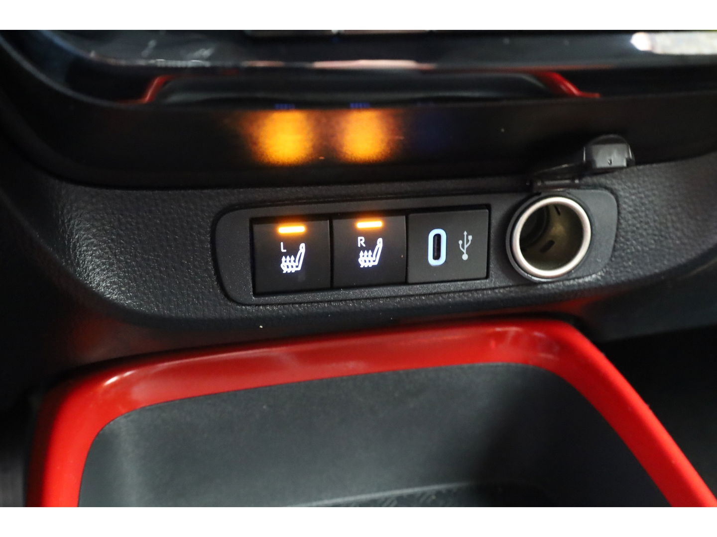 Toyota Aygo X 1.0 VVT-i MT Envy | Adapt. Cruise | Keyless | Apple CarPlay & Android Auto | Camera+PDC | Stoelverw. | DAB