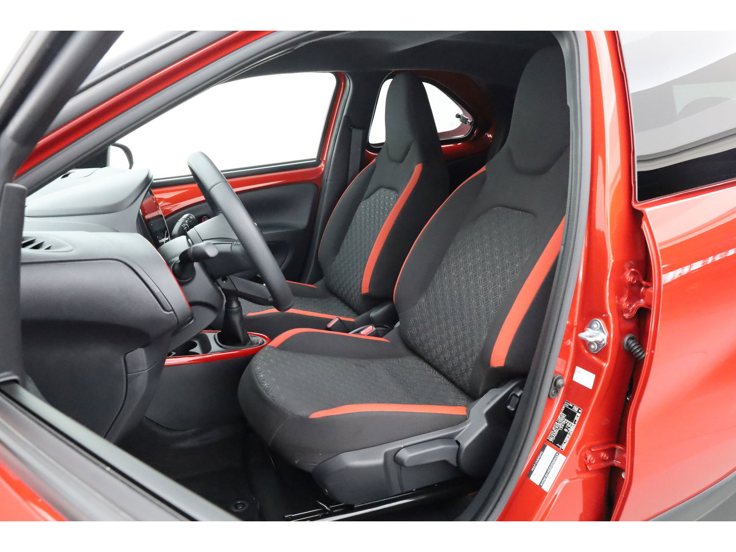 Toyota Aygo X 1.0 VVT-i MT Envy | Adapt. Cruise | Keyless | Apple CarPlay & Android Auto | Camera+PDC | Stoelverw. | DAB
