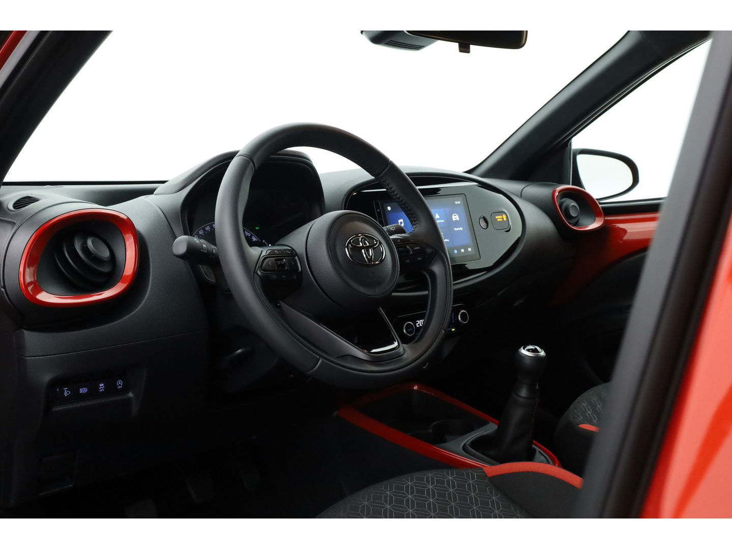 Toyota Aygo X 1.0 VVT-i MT Envy | Adapt. Cruise | Keyless | Apple CarPlay & Android Auto | Camera+PDC | Stoelverw. | DAB