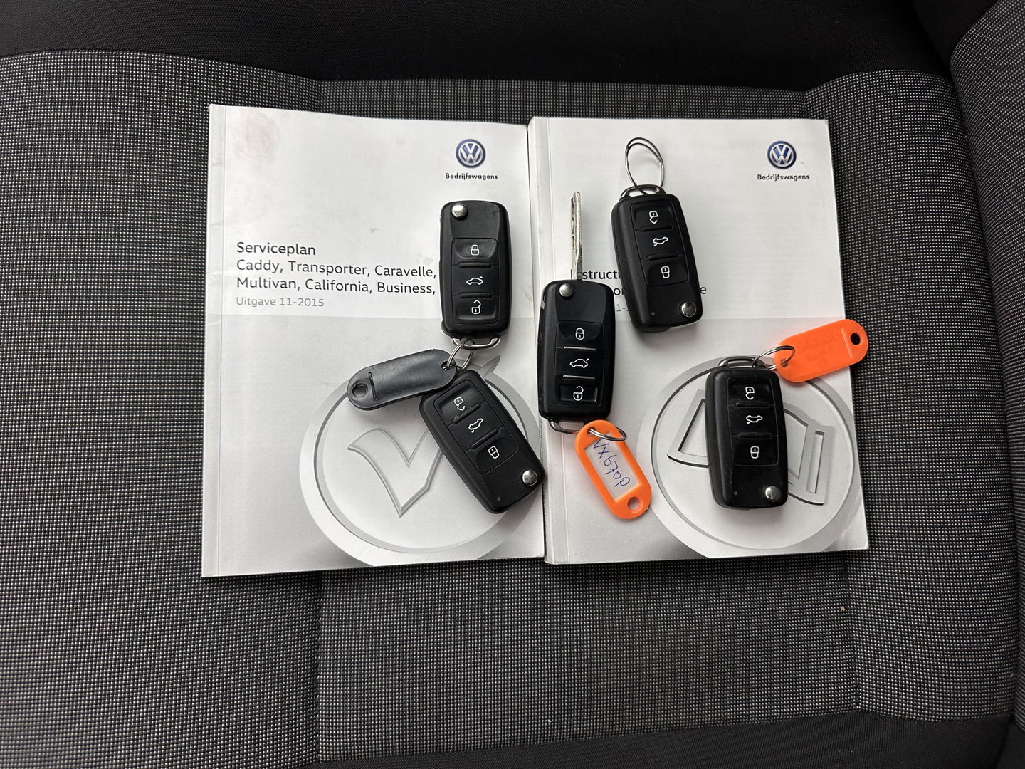 Volkswagen Transporter 2.0 TDI L1H2 Comfortline *NAVI-FULLMAP | AIRCO | CRUISE | CAMERA | INVENTER | DAB | PARKINGHEATER | COMFORTSEATS | PDC | TOWBAR*