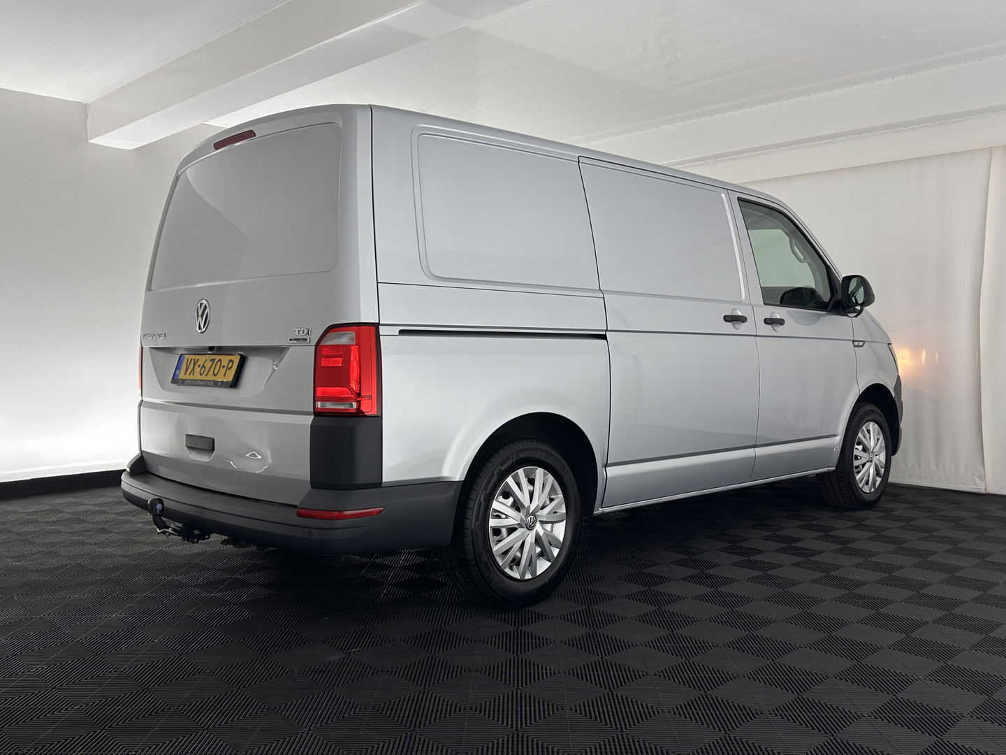 Volkswagen Transporter 2.0 TDI L1H2 Comfortline *NAVI-FULLMAP | AIRCO | CRUISE | CAMERA | INVENTER | DAB | PARKINGHEATER | COMFORTSEATS | PDC | TOWBAR*
