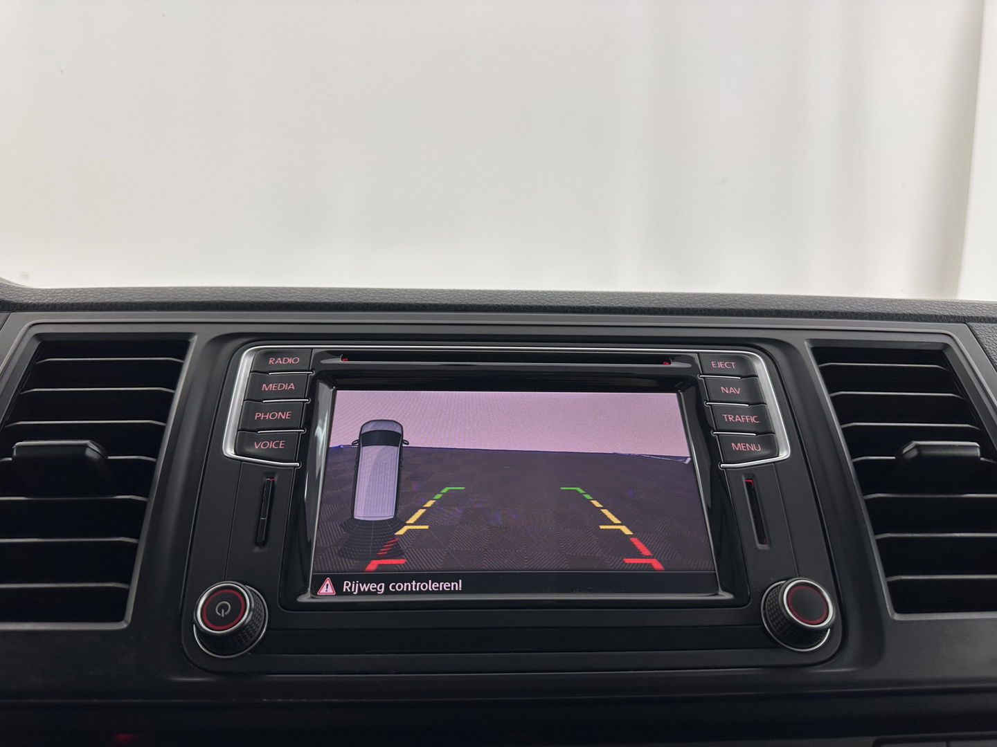 Volkswagen Transporter 2.0 TDI L1H2 Comfortline *NAVI-FULLMAP | AIRCO | CRUISE | CAMERA | INVENTER | DAB | PARKINGHEATER | COMFORTSEATS | PDC | TOWBAR*