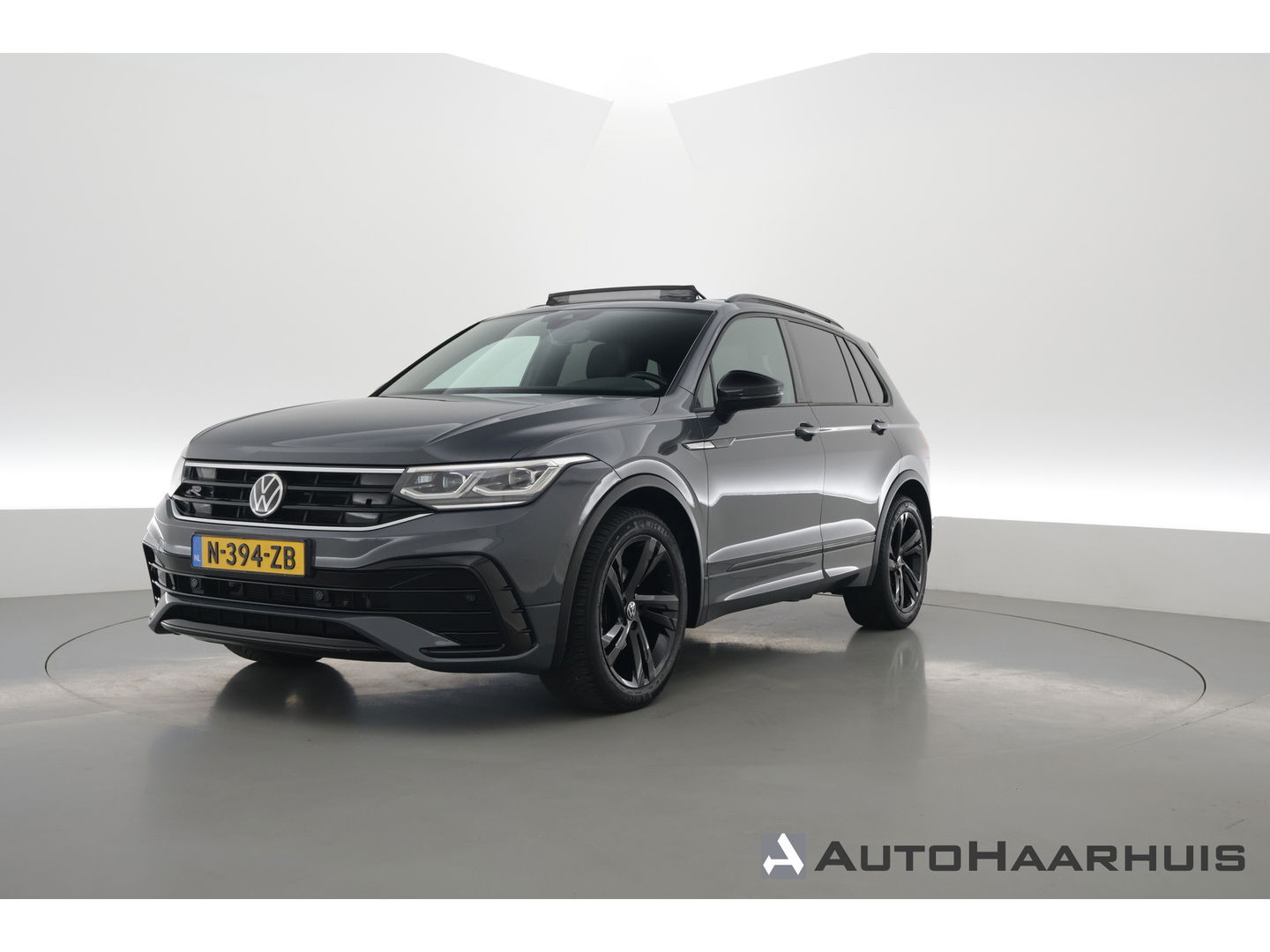 Volkswagen Tiguan 1.5 TSI R-Line | Pano | Elek. Trekhaak | Camera + PDC | CarPlay | Dodehoek | Dig. Cockpit | Adapt. Cruise