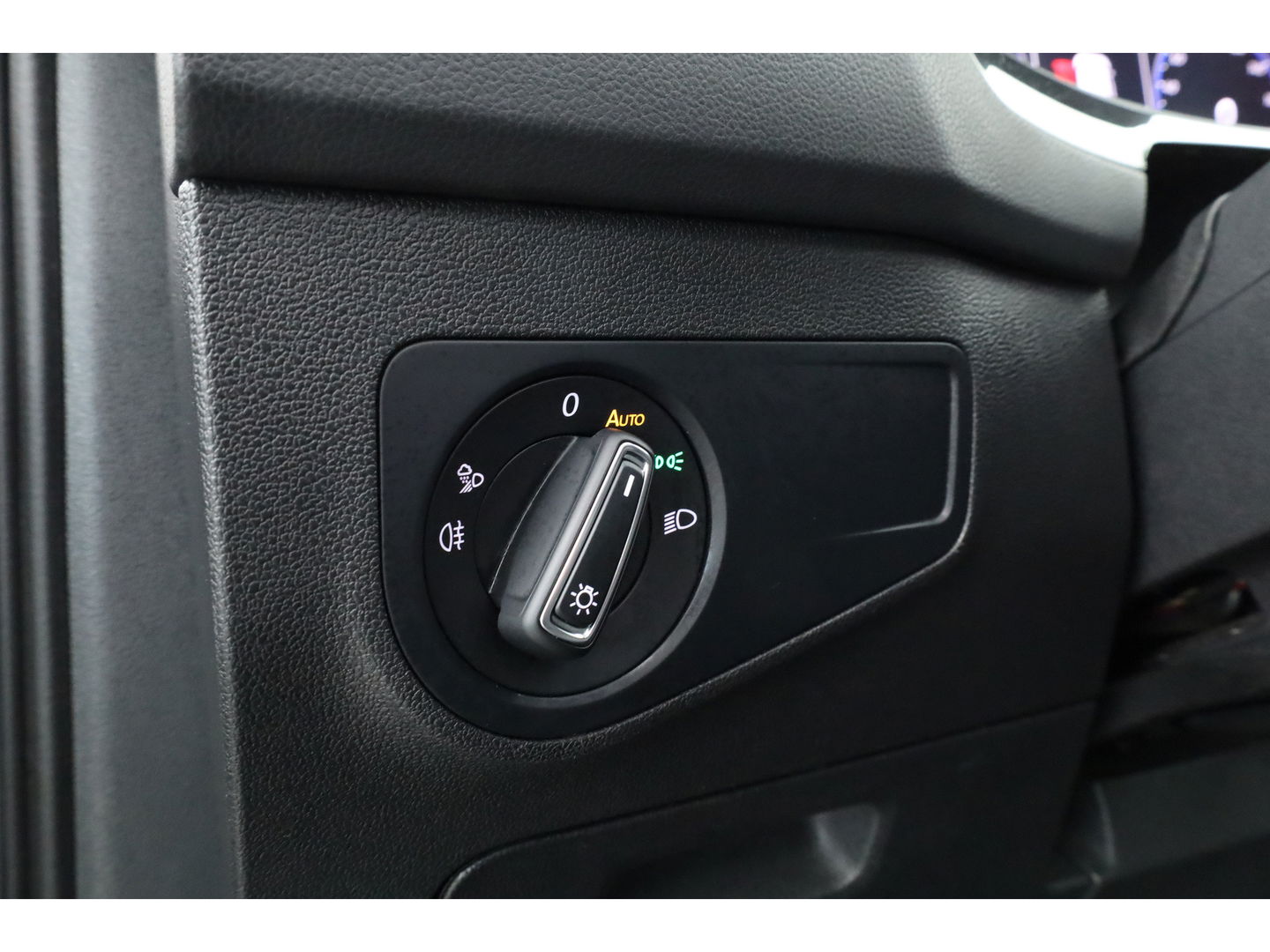 Volkswagen Tiguan 1.5 TSI R-Line | Pano | Elek. Trekhaak | Camera + PDC | CarPlay | Dodehoek | Dig. Cockpit | Adapt. Cruise