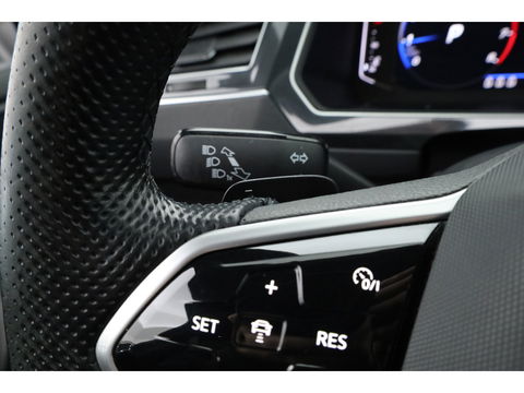 Volkswagen Tiguan 1.5 TSI R-Line | Pano | Elek. Trekhaak | Camera + PDC | CarPlay | Dodehoek | Dig. Cockpit | Adapt. Cruise