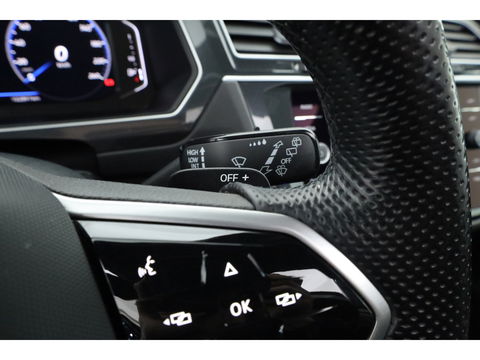 Volkswagen Tiguan 1.5 TSI R-Line | Pano | Elek. Trekhaak | Camera + PDC | CarPlay | Dodehoek | Dig. Cockpit | Adapt. Cruise