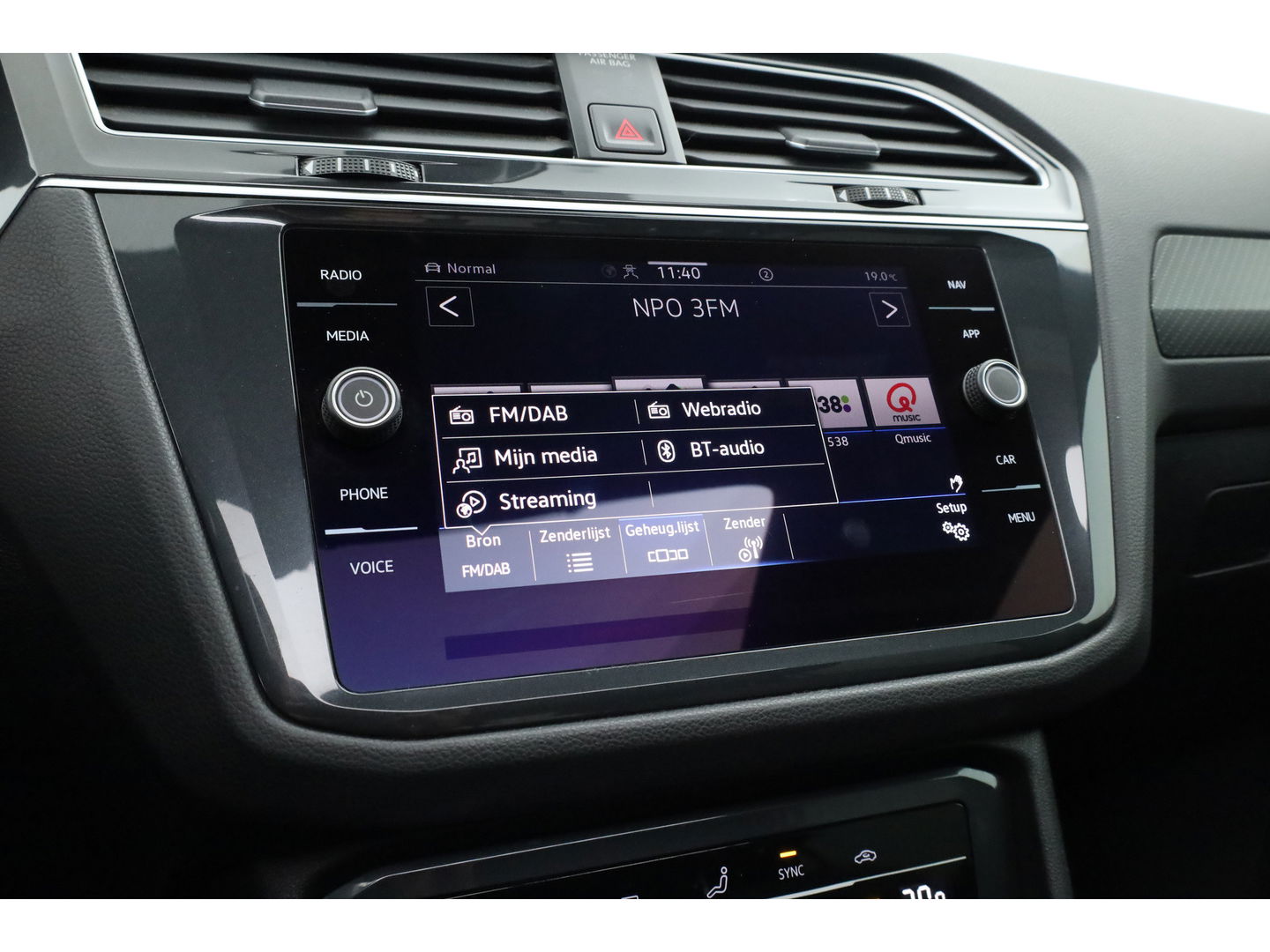 Volkswagen Tiguan 1.5 TSI R-Line | Pano | Elek. Trekhaak | Camera + PDC | CarPlay | Dodehoek | Dig. Cockpit | Adapt. Cruise