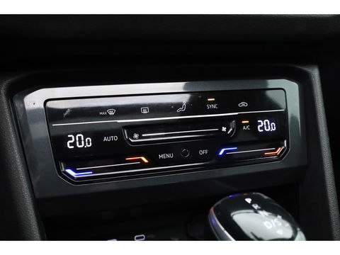 Volkswagen Tiguan 1.5 TSI R-Line | Pano | Elek. Trekhaak | Camera + PDC | CarPlay | Dodehoek | Dig. Cockpit | Adapt. Cruise