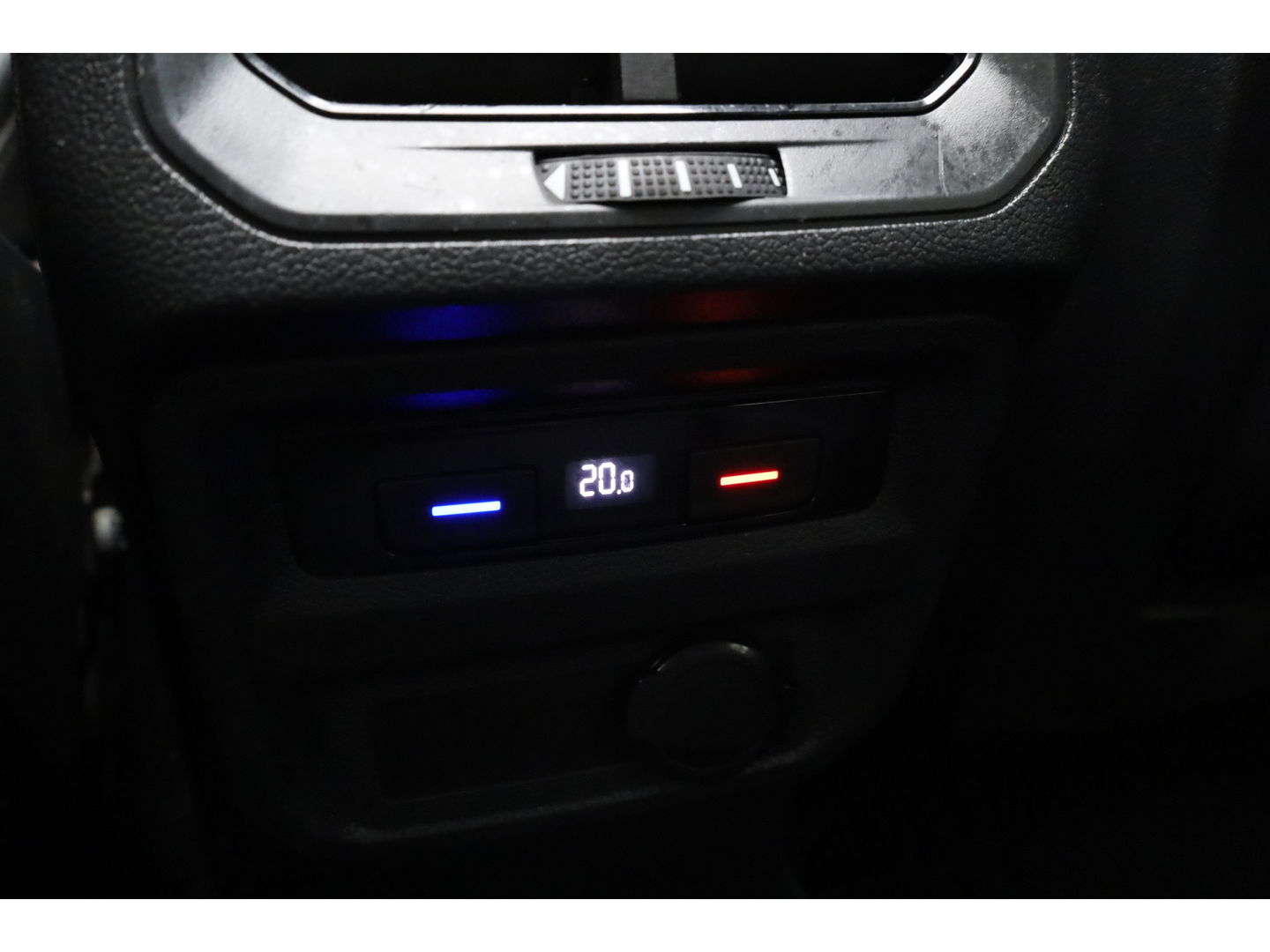 Volkswagen Tiguan 1.5 TSI R-Line | Pano | Elek. Trekhaak | Camera + PDC | CarPlay | Dodehoek | Dig. Cockpit | Adapt. Cruise