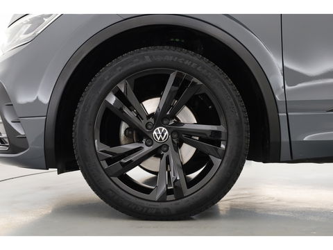Volkswagen Tiguan 1.5 TSI R-Line | Pano | Elek. Trekhaak | Camera + PDC | CarPlay | Dodehoek | Dig. Cockpit | Adapt. Cruise