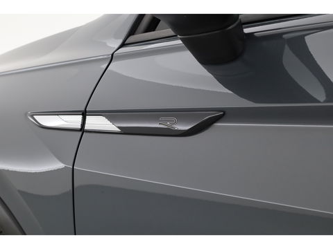 Volkswagen Tiguan 1.5 TSI R-Line | Pano | Elek. Trekhaak | Camera + PDC | CarPlay | Dodehoek | Dig. Cockpit | Adapt. Cruise