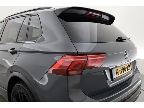 Volkswagen Tiguan 1.5 TSI R-Line | Pano | Elek. Trekhaak | Camera + PDC | CarPlay | Dodehoek | Dig. Cockpit | Adapt. Cruise