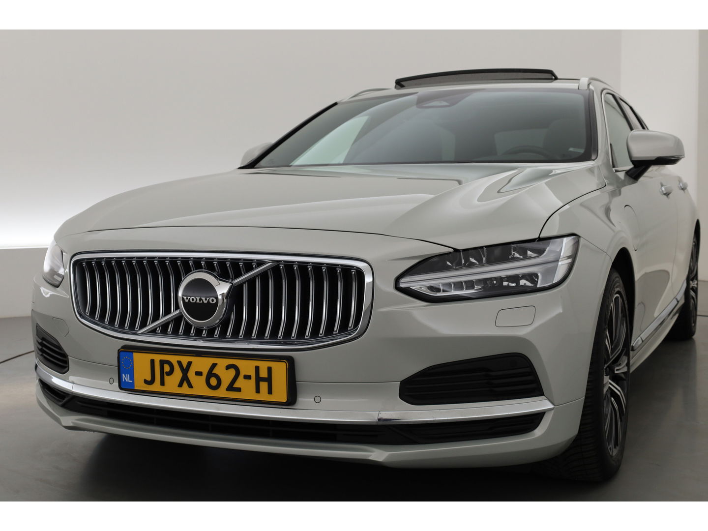 Volvo V90 2.0 T6 AWD Business Pro | Pano | Elek. Trekhaak | Adapt. Cruise | 4x Stoelverw. | Memory | Camera | Keyless | 18''