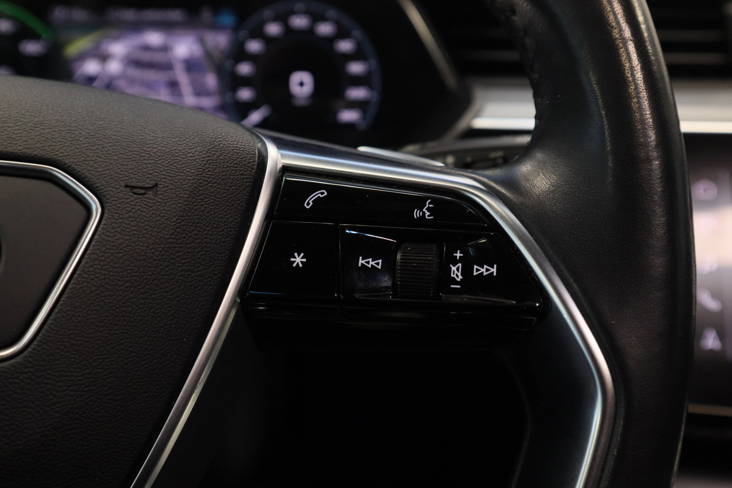Audi e-tron e-tron 50 quattro Launch edition plus 71 kWh Memory Keyless Go/Start ACC ECC Carplay