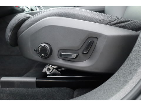 Volvo XC60 2.0 T6 Plug-in hybrid AWD Plus Bright | Luchtvering | pano | H&K Audio | ACC | Blis | 360 Camera | Mem stoelen |