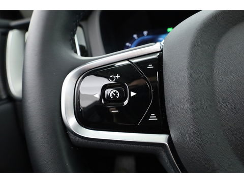 Volvo XC60 2.0 T6 Plug-in hybrid AWD Plus Bright | Luchtvering | pano | H&K Audio | ACC | Blis | 360 Camera | Mem stoelen |