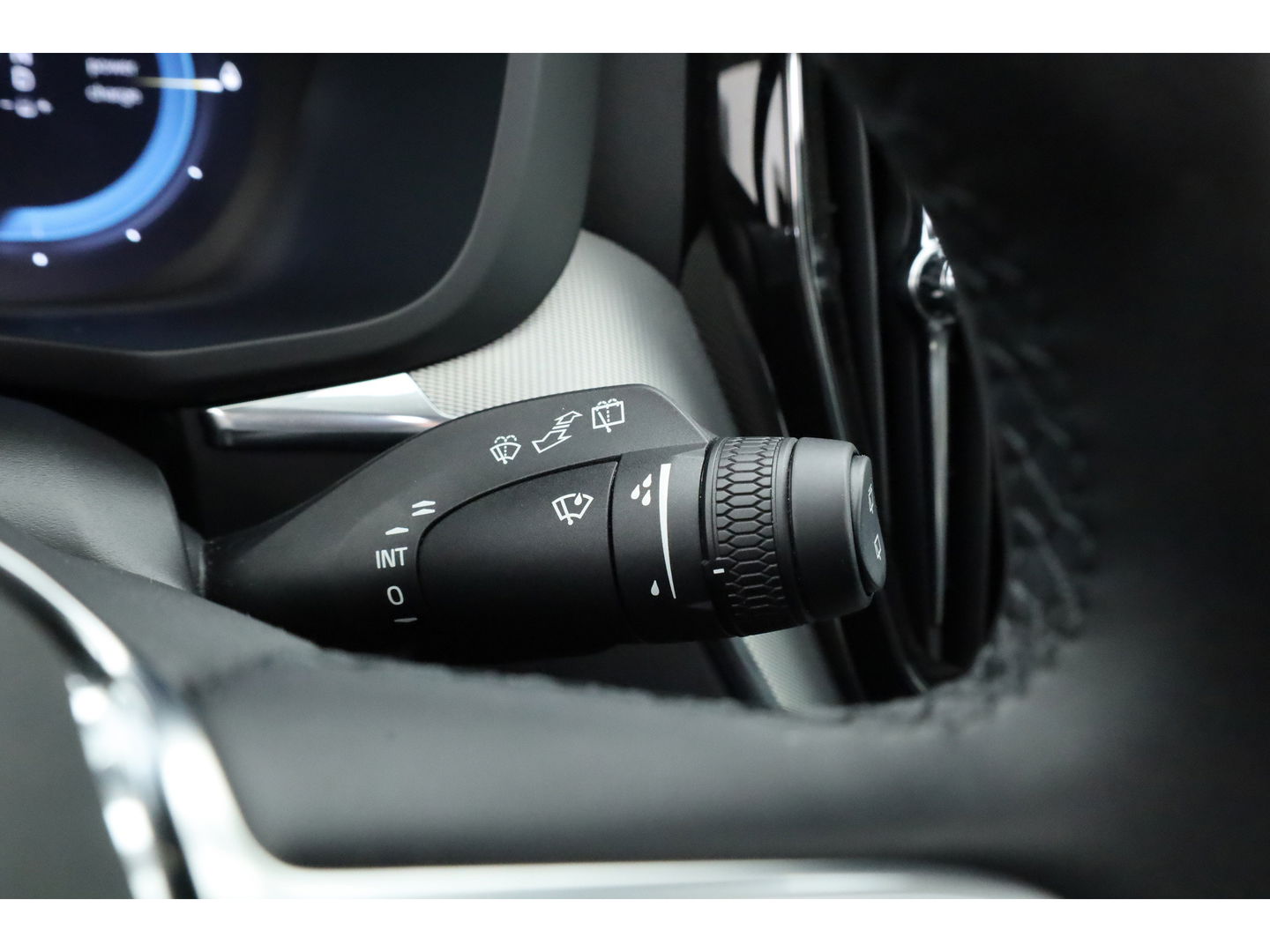 Volvo XC60 2.0 T6 Plug-in hybrid AWD Plus Bright | Luchtvering | pano | H&K Audio | ACC | Blis | 360 Camera | Mem stoelen |