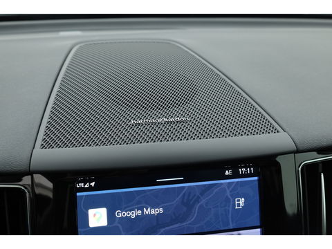 Volvo XC60 2.0 T6 Plug-in hybrid AWD Plus Bright | Luchtvering | pano | H&K Audio | ACC | Blis | 360 Camera | Mem stoelen |