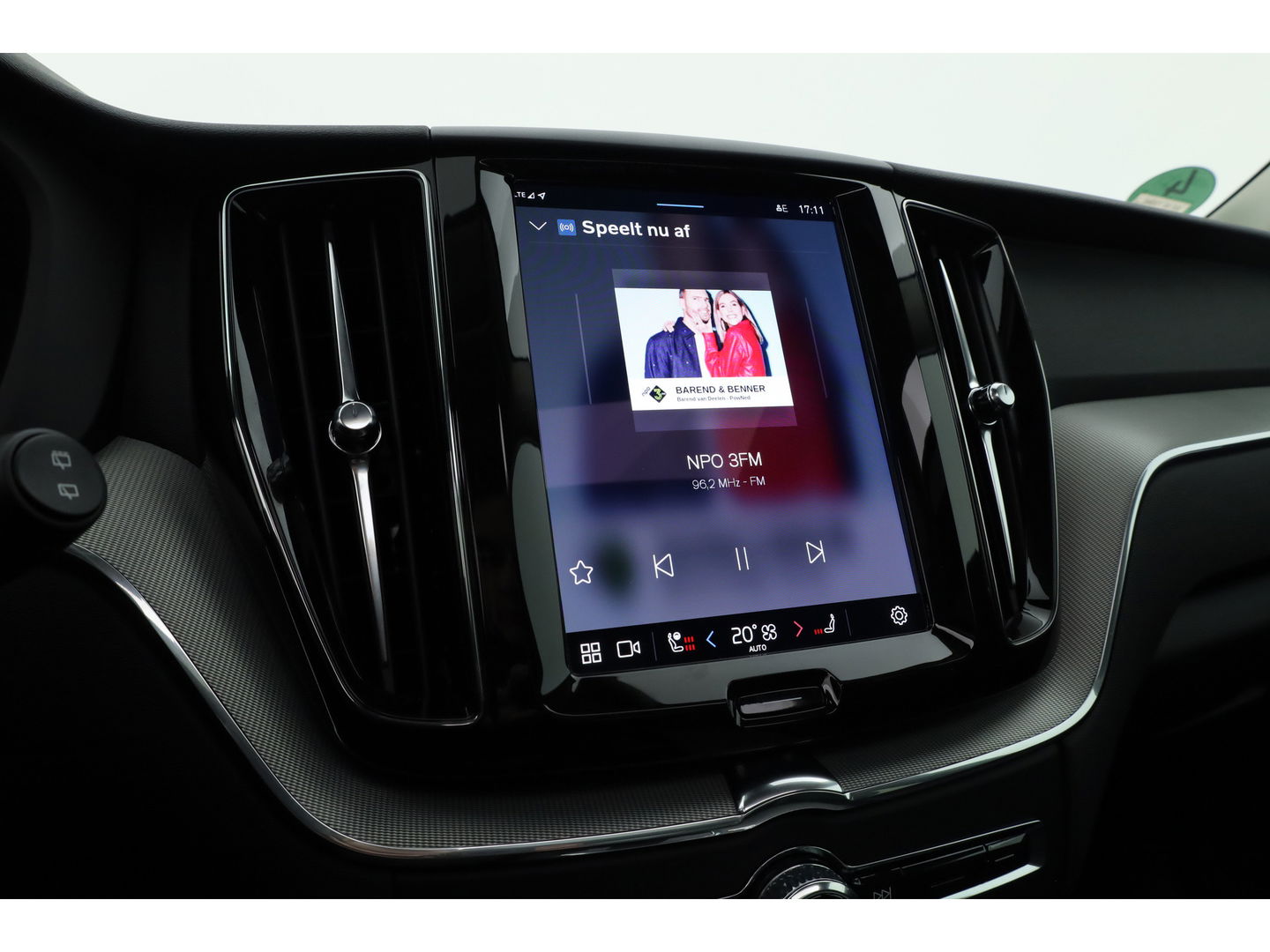 Volvo XC60 2.0 T6 Plug-in hybrid AWD Plus Bright | Luchtvering | pano | H&K Audio | ACC | Blis | 360 Camera | Mem stoelen |