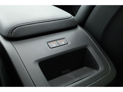 Volvo XC60 2.0 T6 Plug-in hybrid AWD Plus Bright | Luchtvering | pano | H&K Audio | ACC | Blis | 360 Camera | Mem stoelen |