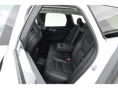 Volvo XC60 2.0 T6 Plug-in hybrid AWD Plus Bright | Luchtvering | pano | H&K Audio | ACC | Blis | 360 Camera | Mem stoelen |