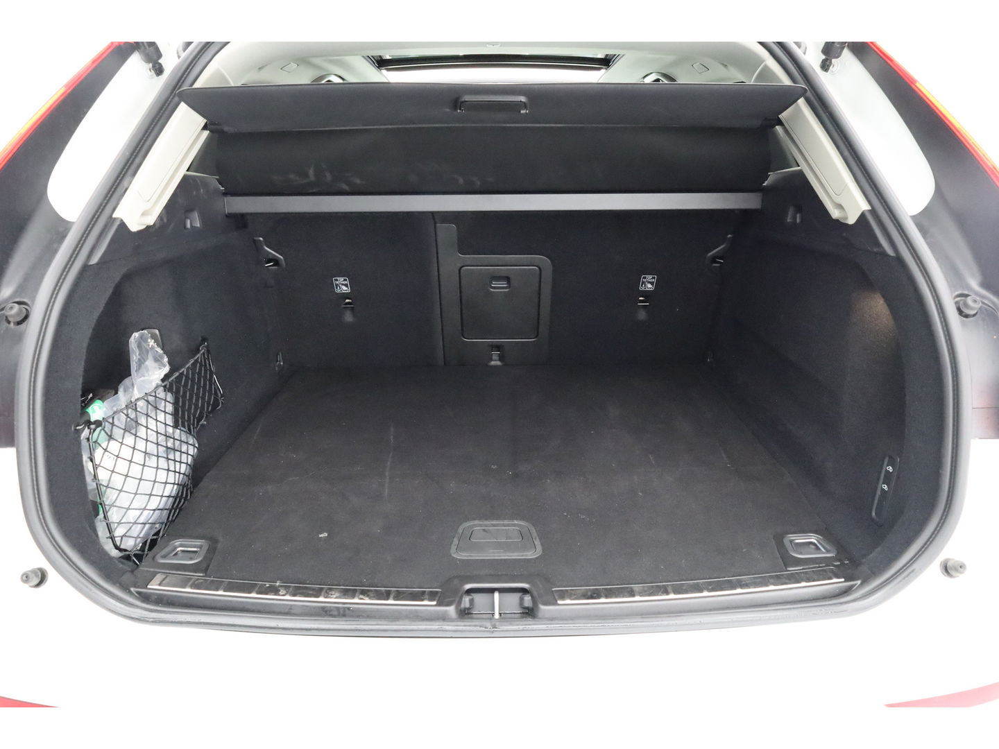 Volvo XC60 2.0 T6 Plug-in hybrid AWD Plus Bright | Luchtvering | pano | H&K Audio | ACC | Blis | 360 Camera | Mem stoelen |