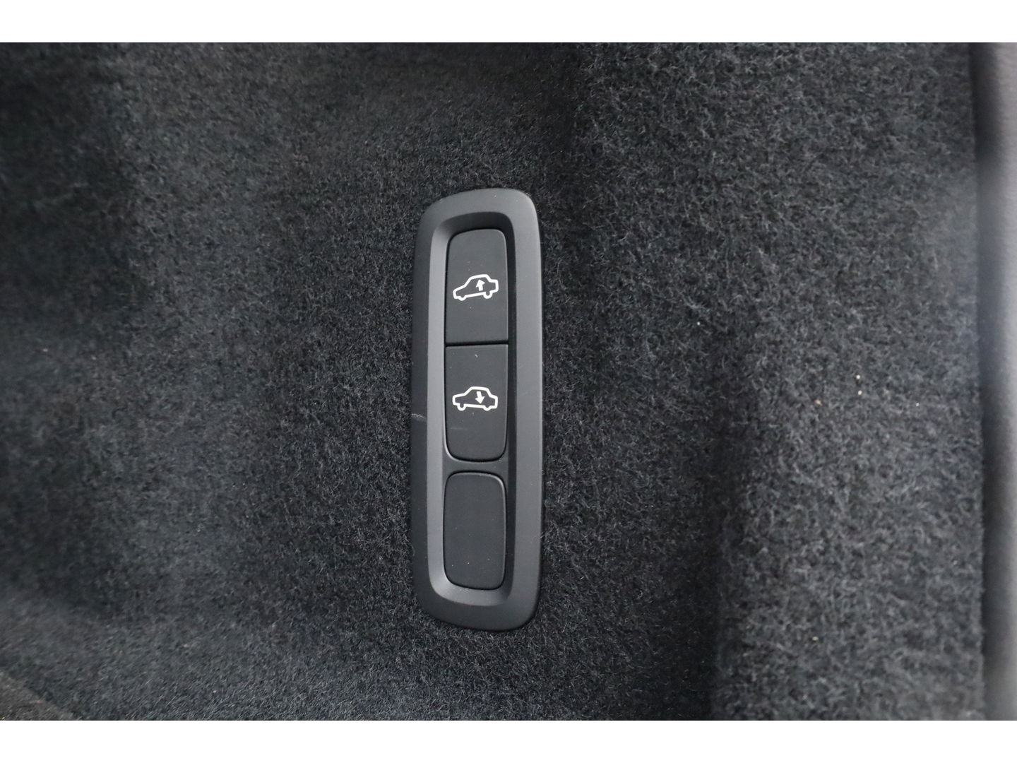 Volvo XC60 2.0 T6 Plug-in hybrid AWD Plus Bright | Luchtvering | pano | H&K Audio | ACC | Blis | 360 Camera | Mem stoelen |