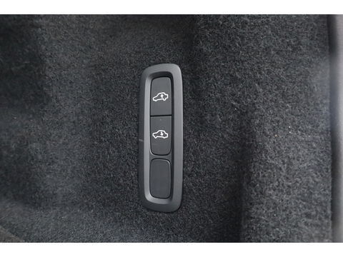 Volvo XC60 2.0 T6 Plug-in hybrid AWD Plus Bright | Luchtvering | pano | H&K Audio | ACC | Blis | 360 Camera | Mem stoelen |