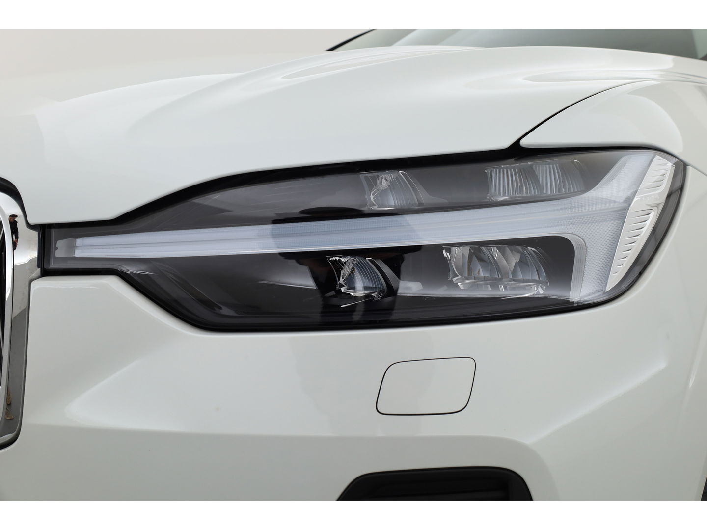 Volvo XC60 2.0 T6 Plug-in hybrid AWD Plus Bright | Luchtvering | pano | H&K Audio | ACC | Blis | 360 Camera | Mem stoelen |