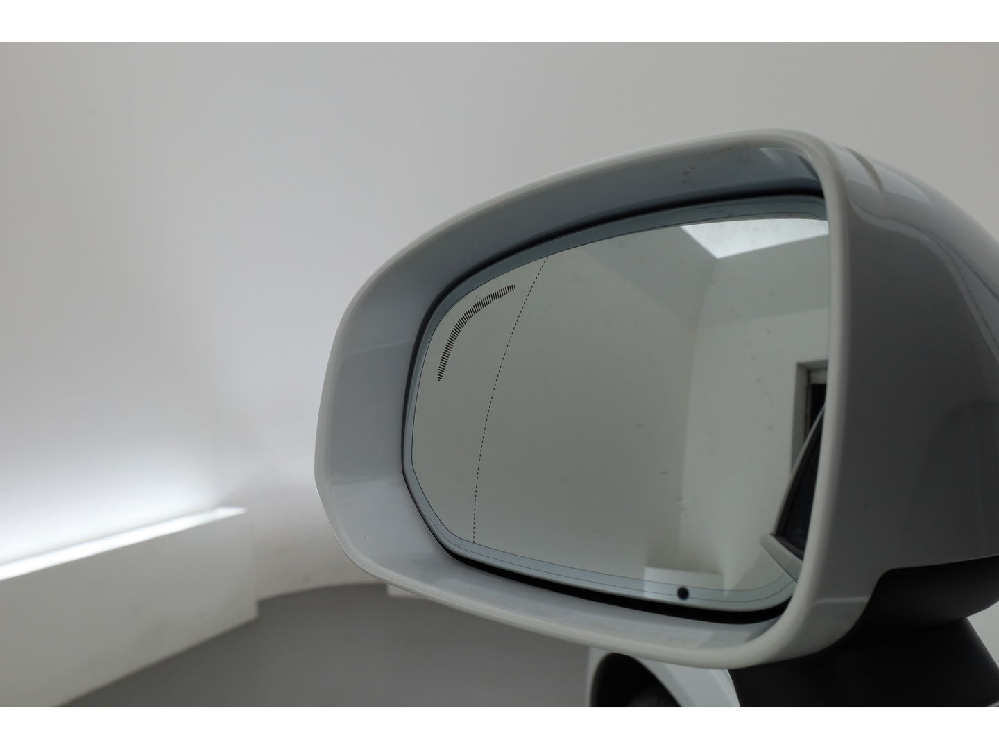 Volvo XC60 2.0 T6 Plug-in hybrid AWD Plus Bright | Luchtvering | pano | H&K Audio | ACC | Blis | 360 Camera | Mem stoelen |