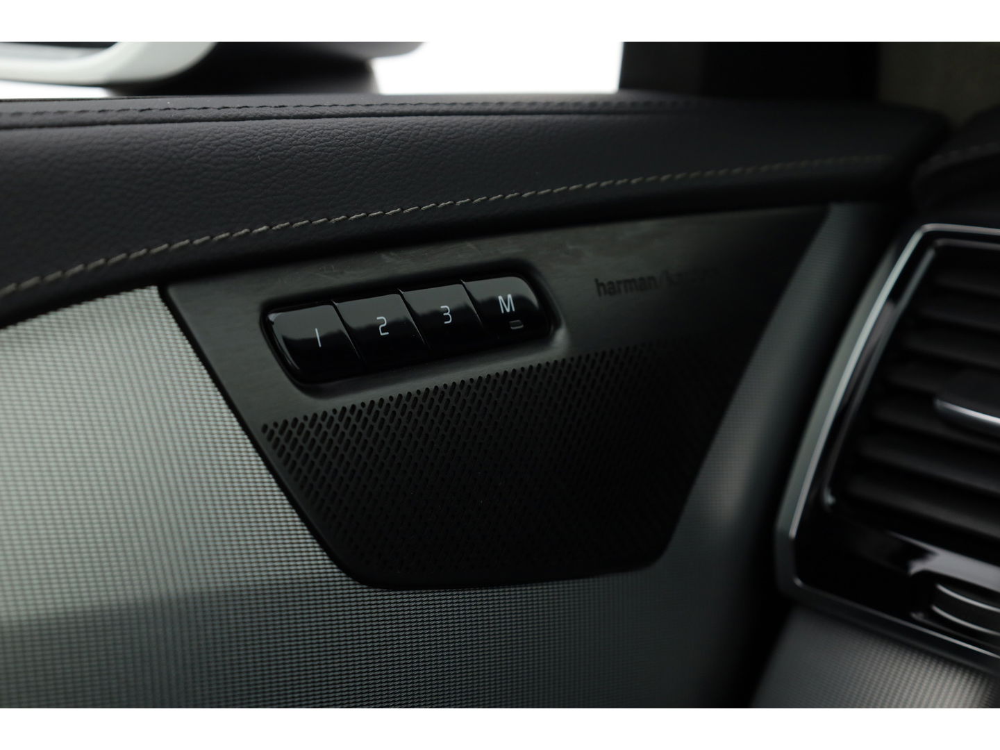 Volvo XC90 2.0 T8 Recharge AWD Ultimate Bright | Trekhaak | Head-up | 360 cam | Pano | ACC | H&K audio | Mem stoelen |